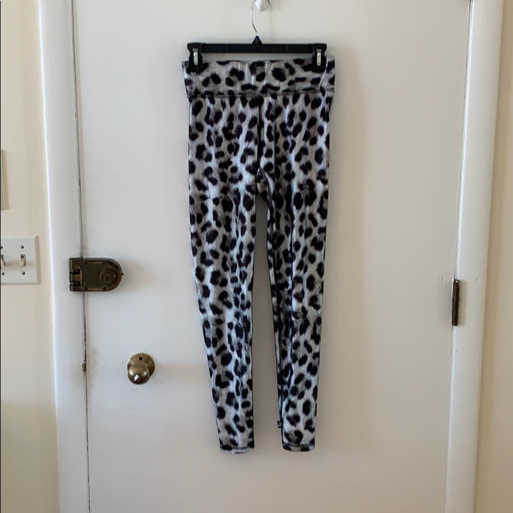 Leopard print TEREZ medium leggings like new